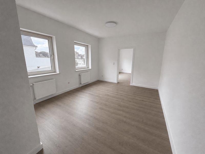 Saniert und bezugsfertig: 2-Zimmer-Altbauwohnung mit Einbauküche, zentral in Eschweiler